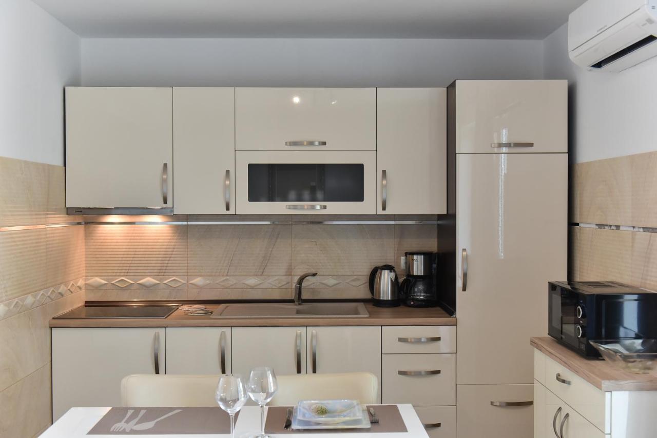 Apartmani Iva Vir Exterior photo