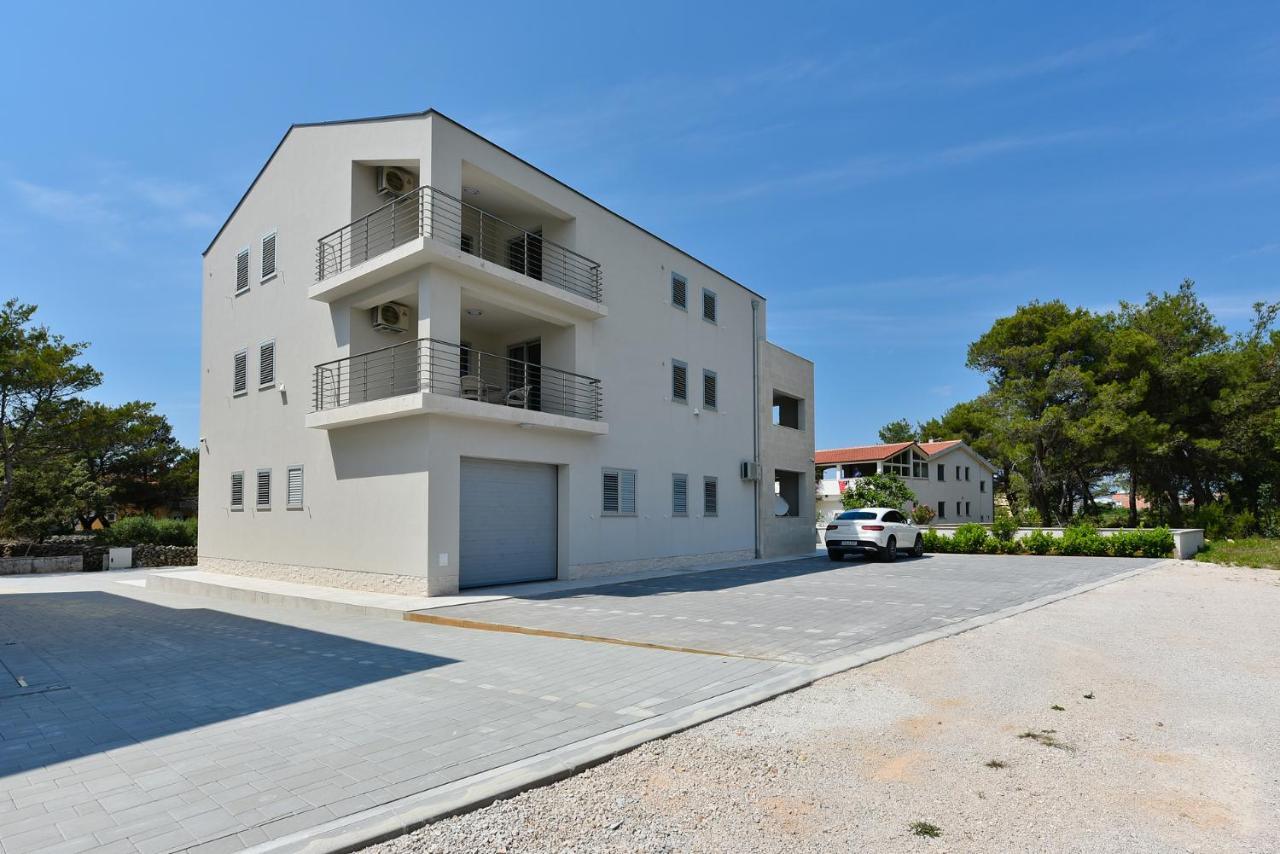 Apartmani Iva Vir Exterior photo