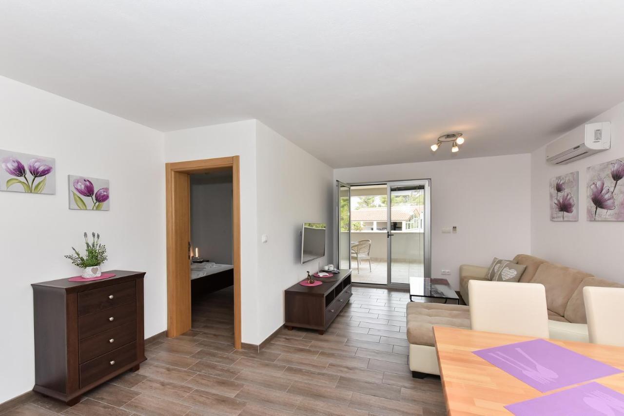 Apartmani Iva Vir Exterior photo