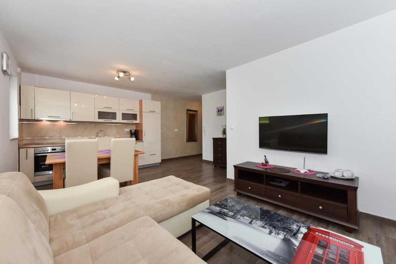 Apartmani Iva Vir Exterior photo