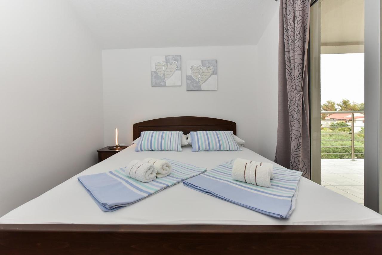 Apartmani Iva Vir Exterior photo