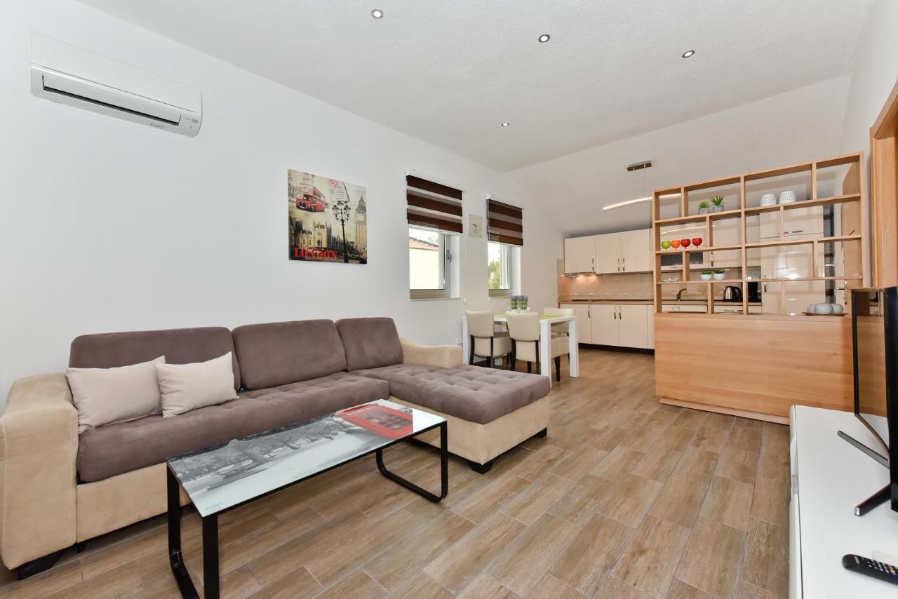 Apartmani Iva Vir Exterior photo